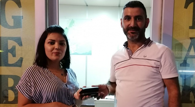 Taksi şoförü bulduğu para ve cüzdanı sahibine ulaştırdı