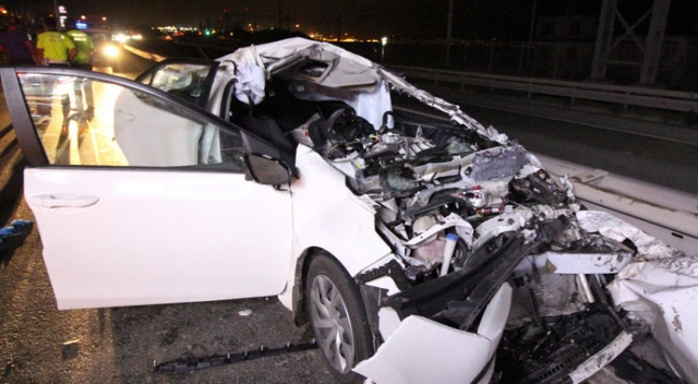 Tırın altına giren otomobildeki çift ağır yaralandı Tırın altına giren otomobildeki çift ağır yaralandı
