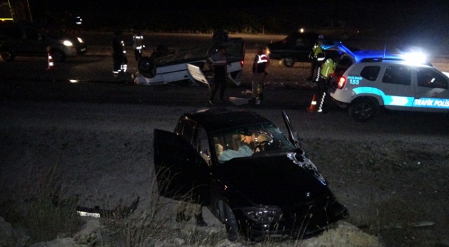 Tokat’ta karşı yöne geçerek çarpışan otomobil ters döndü: 5 yaralı
