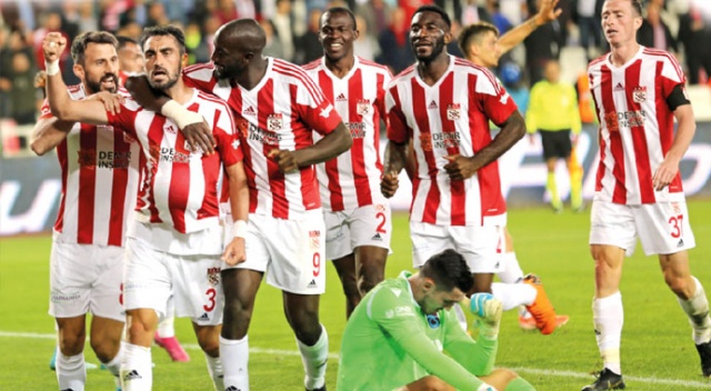Trabzonspor'a bir darbe de DG Sivasspor vurdu Trabzonspor'a bir darbe de DG Sivasspor vurdu
