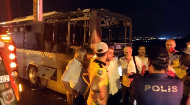 Ümraniye&#039;de özel halk otobüsü alev alev yandı
