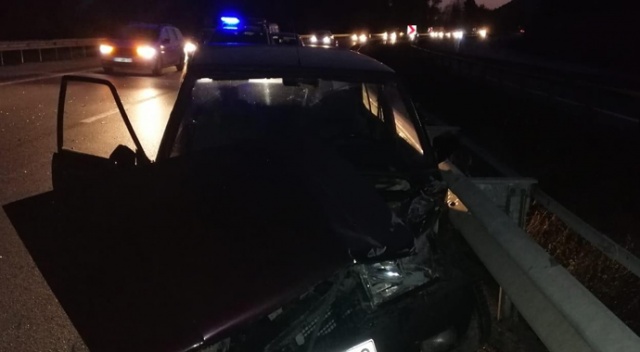 ‘253 promil’ alkollü sürücü bariyere çarptı: 2 yaralı