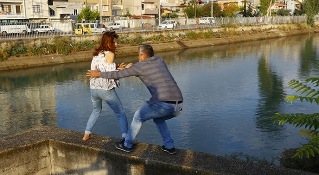 Adana&#039;da eşiyle tartışan kadın, canına kıymak istedi!