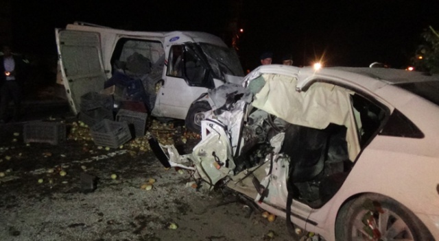 Afyonkarahisar’da feci kaza: 1 ölü, 7 yaralı Afyonkarahisar’da feci kaza: 1 ölü, 7 yaralı