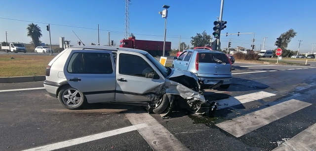 Antalya'da 15 dakika ve 500 metre arayla iki ayrı kaza: 4 yaralı Antalya'da 15 dakika ve 500 metre arayla iki ayrı kaza: 4 yaralı