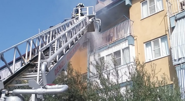 Apartmanın 4. katında çıkan yangın paniğe neden oldu Apartmanın 4. katında çıkan yangın paniğe neden oldu