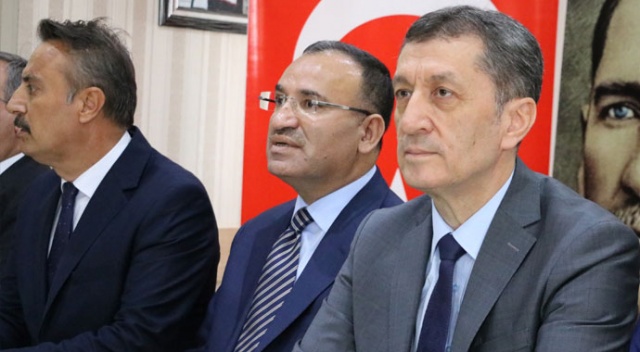Bakan Selçuk: 'Hep birlikte ne tür tedbirler almamız gerektiği konusunda istişarelerde bulunuyoruz' Bakan Selçuk: 'Hep birlikte ne tür tedbirler almamız gerektiği konusunda istişarelerde bulunuyoruz'