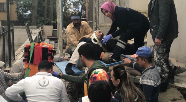 Başkent’te inşaatta yük asansörü 3. kattan yere düştü: 1’i ağır 3 yaralı Başkent’te inşaatta yük asansörü 3. kattan yere düştü: 1’i ağır 3 yaralı