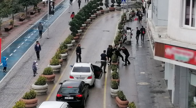 Bolu’da, yol verme kavgasında baba, 3 çocuğunun gözü önünde darp edildi Bolu’da, yol verme kavgasında baba, 3 çocuğunun gözü önünde darp edildi