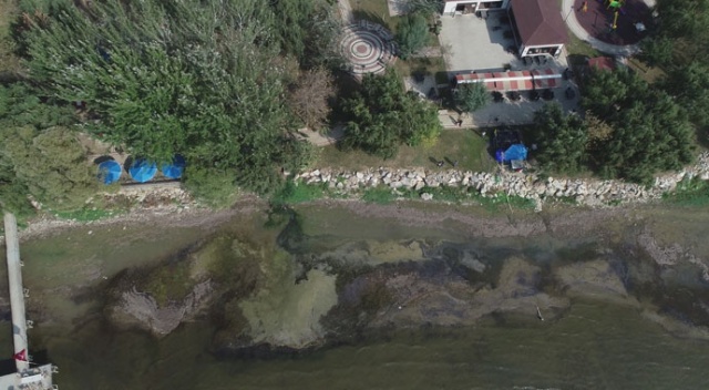 Bursa'da görenler şaşırıyor...İznik Gölü 25 metre çekildi Bursa'da görenler şaşırıyor...İznik Gölü 25 metre çekildi