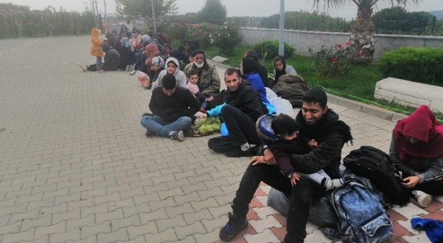Çanakkale ve İzmir’de 296 düzensiz göçmen yakalandı Çanakkale ve İzmir’de 296 düzensiz göçmen yakalandı