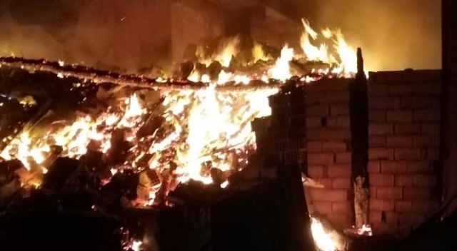 Çorum&#039;da 9 ev kül oldu