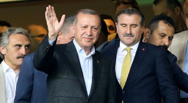 Cumhurbaşkanı Erdoğan'a çeyrek asırlık plaket Cumhurbaşkanı Erdoğan'a çeyrek asırlık plaket