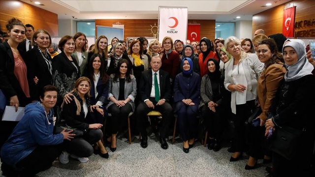 Cumhurbaşkanı Erdoğan'dan kan bağışçılarına ziyaret Cumhurbaşkanı Erdoğan'dan kan bağışçılarına ziyaret
