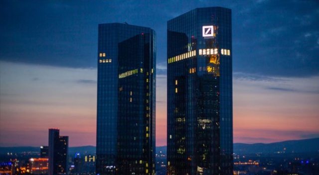 Deutsche Bank'tan üçüncü çeyrekte 832 milyon avro zarar Deutsche Bank'tan üçüncü çeyrekte 832 milyon avro zarar