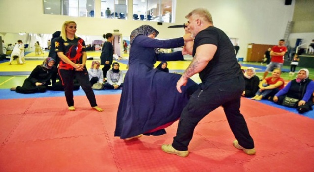 Diyarbakır’da kadınlar ile çocuklar, kapkaç ve şiddete karşı Krav Maga öğreniyor Diyarbakır’da kadınlar ile çocuklar, kapkaç ve şiddete karşı Krav Maga öğreniyor