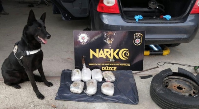 Düzce TEM'de baskın yaptı 7 kilo toz esrar yakalandı Düzce TEM'de baskın yaptı 7 kilo toz esrar yakalandı