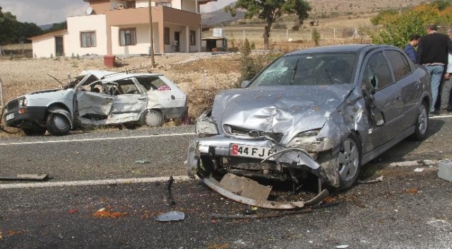 Elazığ'daki kazada ölü sayısı 2'ye yükseldi Elazığ'daki kazada ölü sayısı 2'ye yükseldi