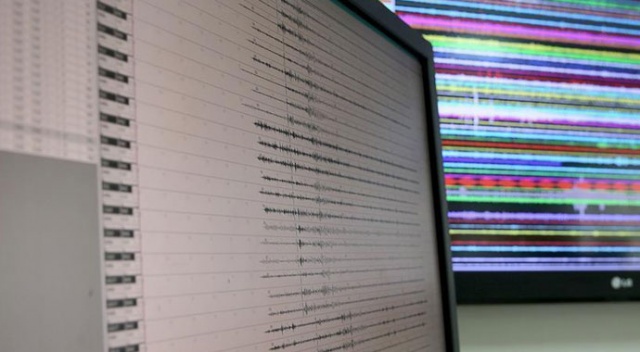 Endonezya'da geçen ay 924 deprem meydana geldi Endonezya'da geçen ay 924 deprem meydana geldi