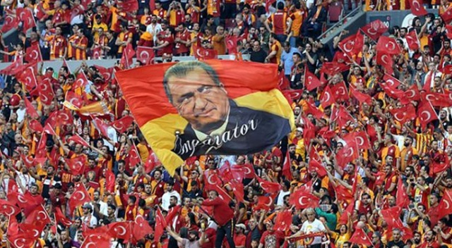 Fatih Terim atkısını stada almayan güvenlik görevlisinin işine son verdiler! Fatih Terim atkısını stada almayan güvenlik görevlisinin işine son verdiler!