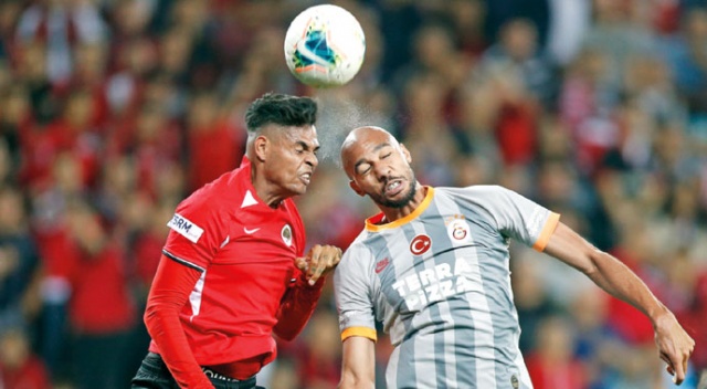 Fatih Terim oyuncularına öfke saçtı; lakayıtsınız! Fatih Terim oyuncularına öfke saçtı; lakayıtsınız!