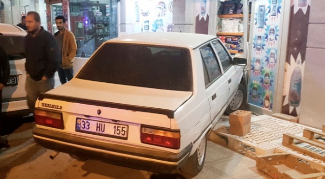 Fren yerine gaza basınca markete girdi Fren yerine gaza basınca markete girdi