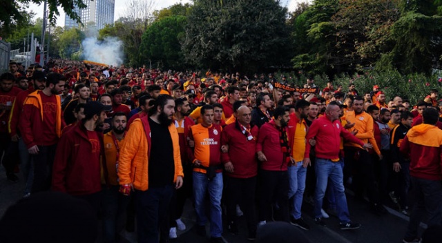 Galatasaray taraftarı Beşiktaş Park'ta Galatasaray taraftarı Beşiktaş Park'ta