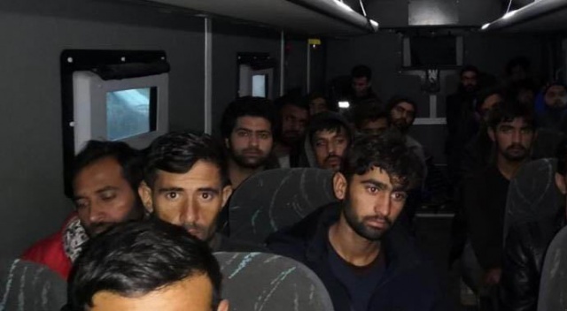 Gaziantep'te 29 düzensiz göçmen yakalandı Gaziantep'te 29 düzensiz göçmen yakalandı