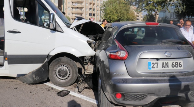 Gaziantep&#039;te öğrenci servisi kaza yaptı: 6 yaralı