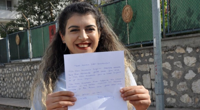 Genç kadın, Barış Pınarı Harekatına katılmak için dilekçe verdi Genç kadın, Barış Pınarı Harekatına katılmak için dilekçe verdi