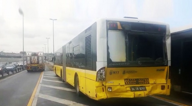 Halıcıoğlu'nda metrobüsler çarpıştı: 13 yaralı Halıcıoğlu'nda metrobüsler çarpıştı: 13 yaralı