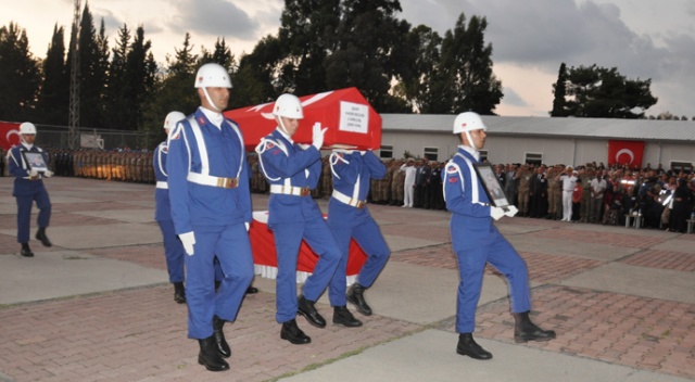 Hatay'da zırhlı askeri aracın devrilmesi Hatay'da zırhlı askeri aracın devrilmesi