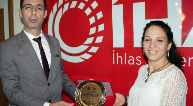 İHA muhabirine cesaret ödülü İHA muhabirine cesaret ödülü