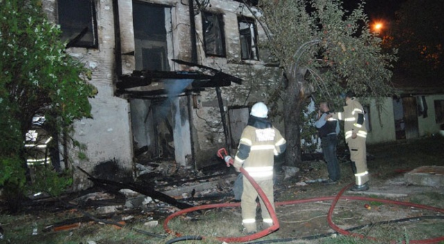 İki katlı tarihi binada yangın