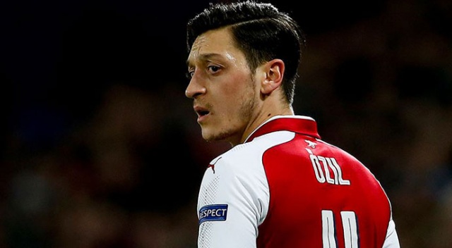 İngiltere bu sözleri konuşuyor! Mesut Özil&#039;e büyük destek