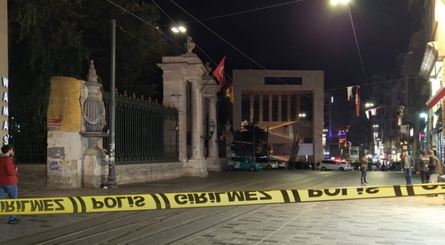 İstiklal Caddesi&#039;nde şüpheli paket alarmı