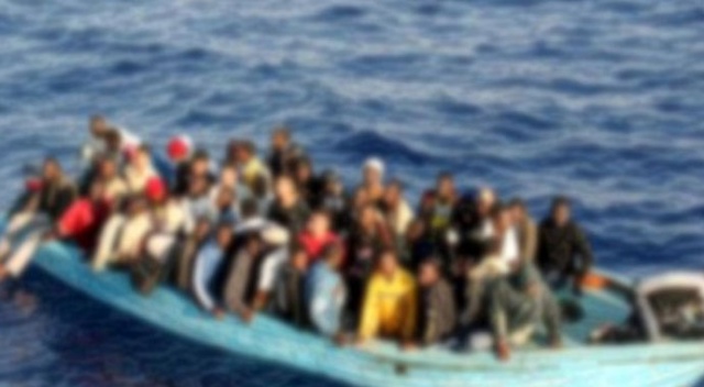 İzmir'de 77 düzensiz göçmen yakalandı İzmir'de 77 düzensiz göçmen yakalandı