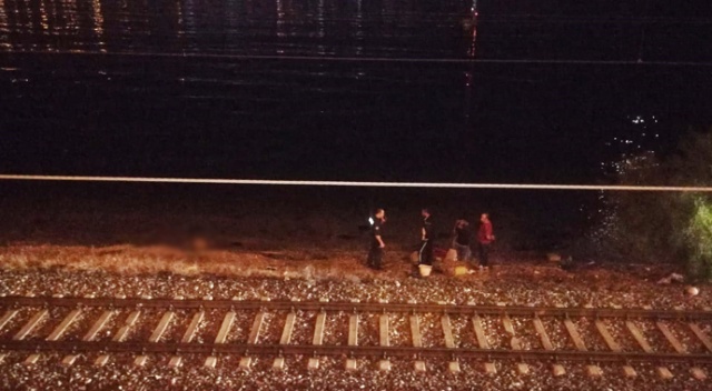 İzmir’de trenin çarptığı vatandaş hayatını kaybetti