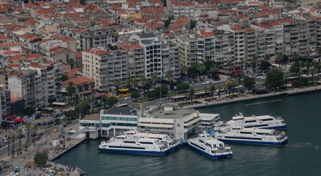 İzmir&#039;de vapur seferleri iptal edildi