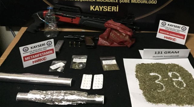 Kayseri’de uyuşturucu tacirlerine PÖH’lü şafak operasyonu: 6 gözaltı Kayseri’de uyuşturucu tacirlerine PÖH’lü şafak operasyonu: 6 gözaltı