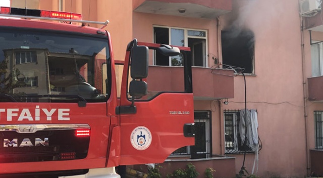 Kocaeli&#039;de ev yangını: Alevler arasında kalan baba ve çocuğu kurtarılamadı
