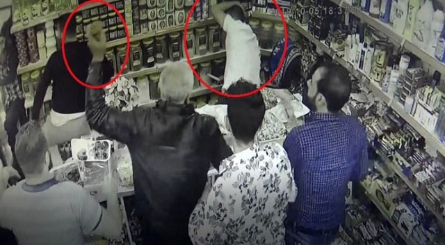 Korkunç! Veresiye vermeyen marketçiyi öldüresiye dövdüler Korkunç! Veresiye vermeyen marketçiyi öldüresiye dövdüler