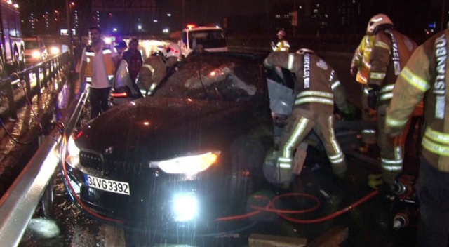 Küçükçekmece’de otomobil bariyerlere girdi: 4 yaralı Küçükçekmece’de otomobil bariyerlere girdi: 4 yaralı