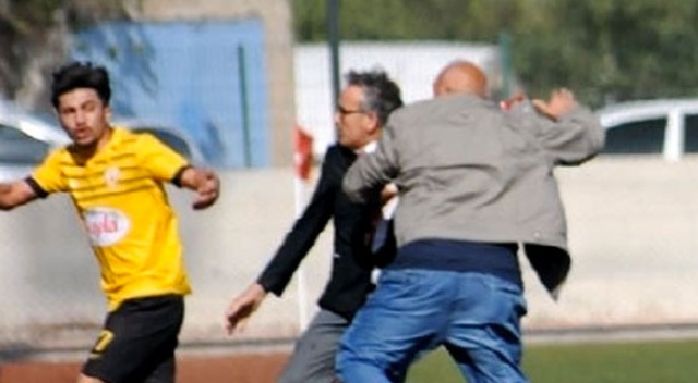Kulüp Başkanı, kırmızı kart gören futbolcusunu dövdü