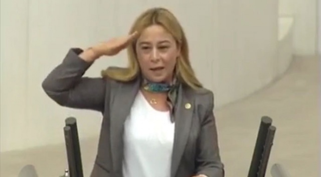 MHP'li kadın milletvekilinden TBMM’de asker selamı MHP'li kadın milletvekilinden TBMM’de asker selamı