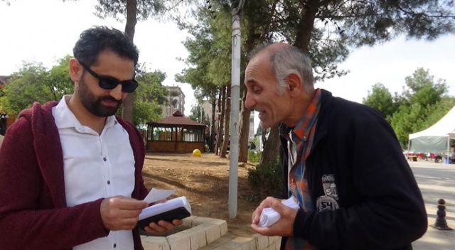 Oğlunun youtube kanalını tanıtmak için Türkiye’yi geziyor