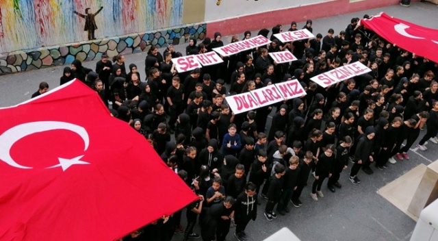 Öğrencilerden Mehmetçik’e marşlı Türk bayraklı destek Öğrencilerden Mehmetçik’e marşlı Türk bayraklı destek