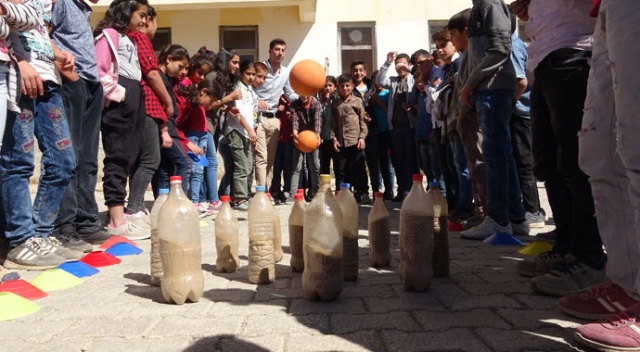 Öğretmenden öğrencilerine hoş sürpriz... Van usulü bowling
