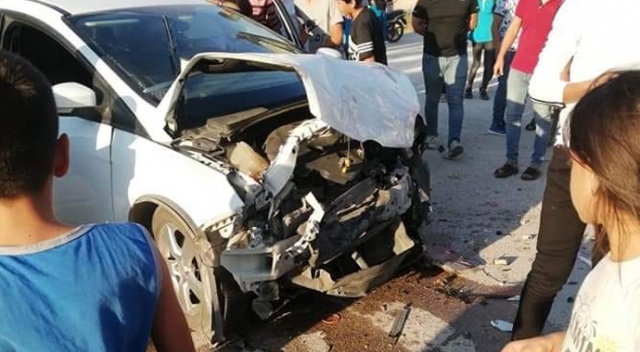 Okul servisiyle otomobil çarpıştı: 7 yaralı Okul servisiyle otomobil çarpıştı: 7 yaralı