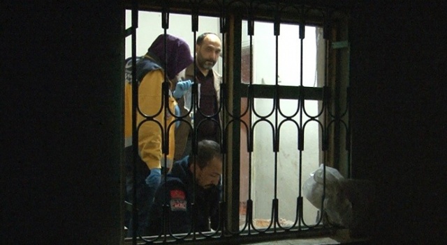 Önce tartıştığı karısının boğazını ardından kendini kesti